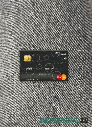 Republik Ceko Air bank mastercard tampilan foto depan pratinjau