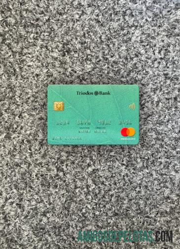 Belanda Triodos bank mastercard tampilan foto depan sampel